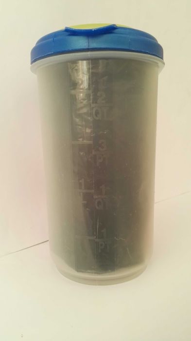 Кувшин пластик UltraSeal «Sterilite» и компотница (крюшонница) стекло.