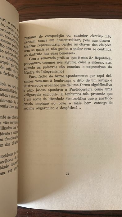 Sob o nevoeiro (ideias e figuras)