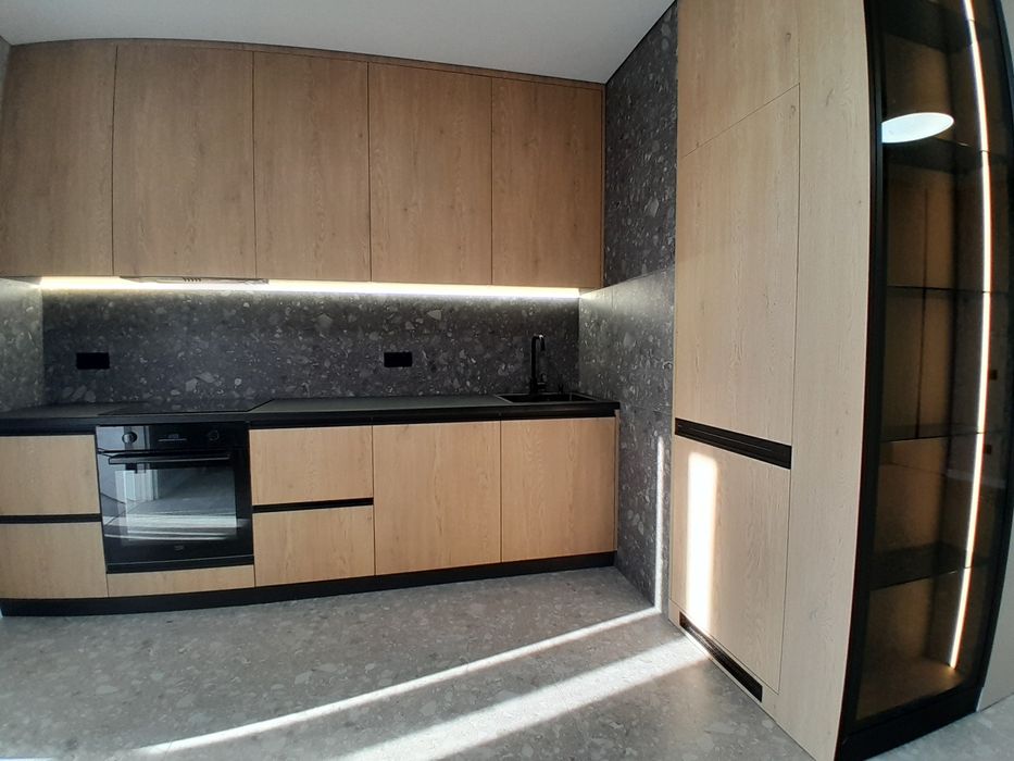 Центр! 2к.кв в Новобудові з новим ремонтом! Ліфт з резервним живленням