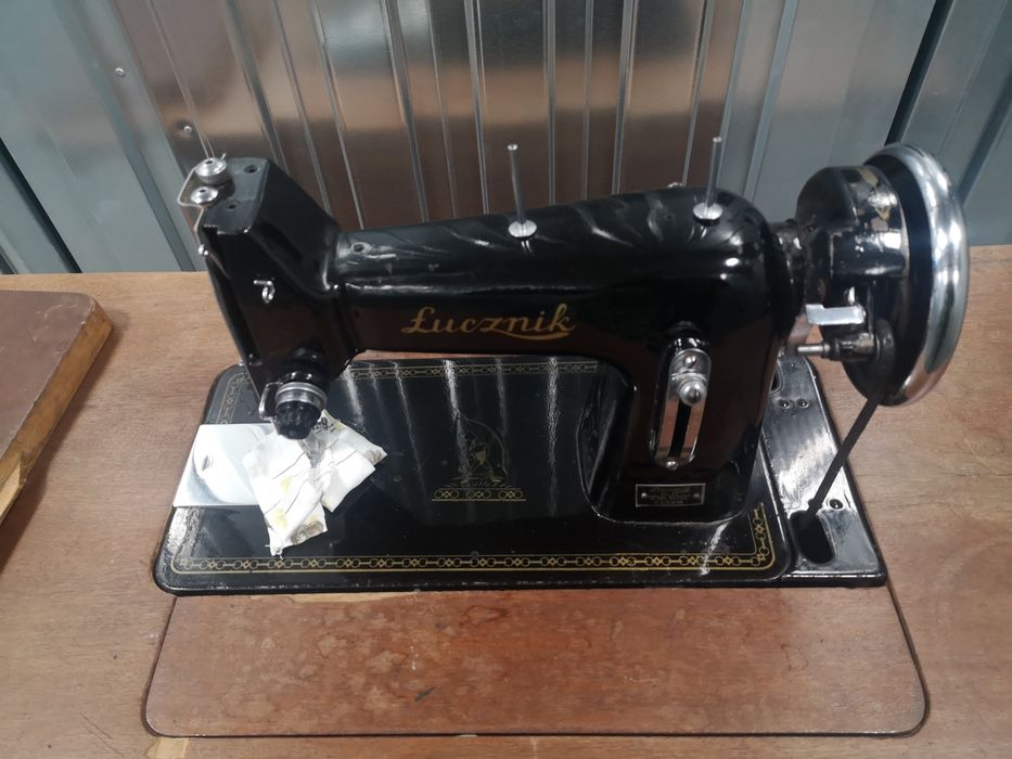 Maszyna do szycia Łucznik KL 82 stolikowa 2 szuflady