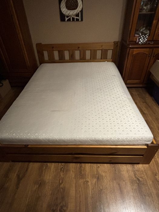 Łóżko z materacem 160x200