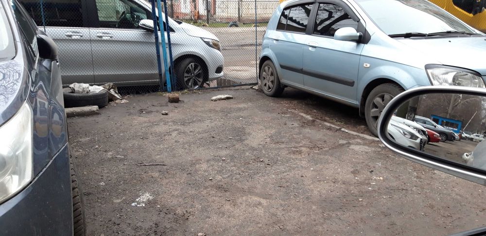 продам паркомісце