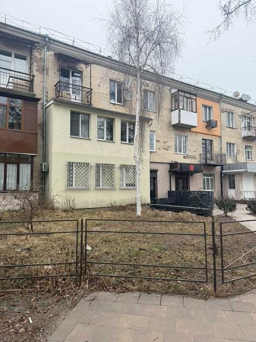 Продам трикімнатну квартиру Лятошинського