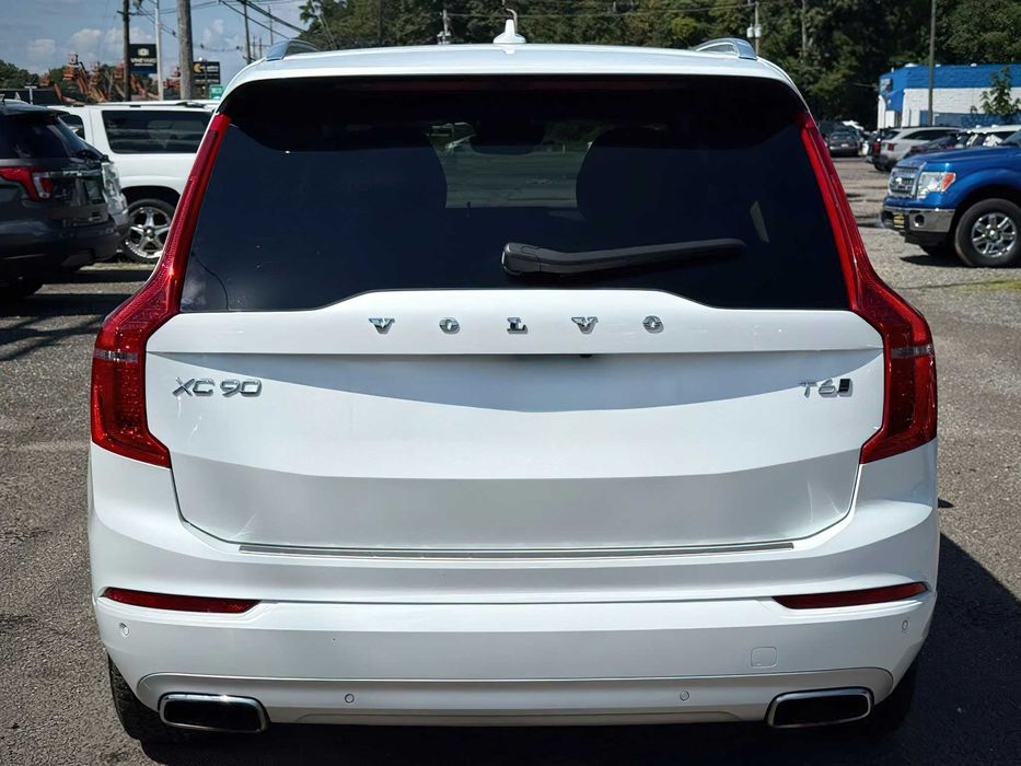 Volvo XC90      2020