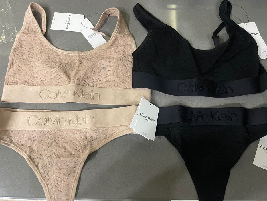 Kelvin Klein. Комплект бра и трусики стрейч гипюр р М черного цвета