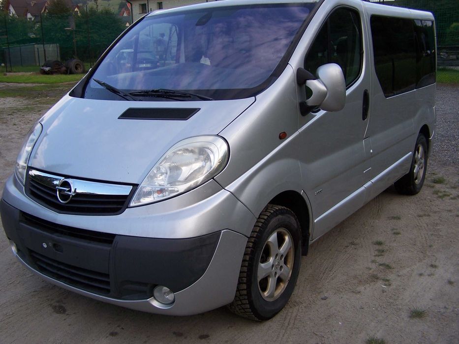 Opel Vivaro 8 -mio osobowy 2,5 CDTI 145 KM.
