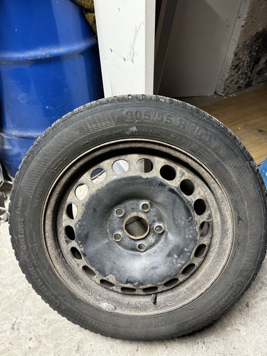 Opony ziomowe Continetal 205/55 R16  ze stalowymi felgami