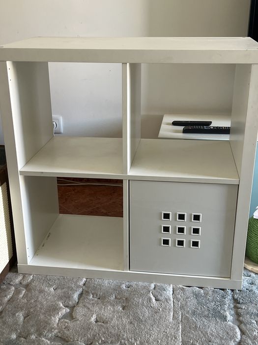 Estante com 2 gavetas