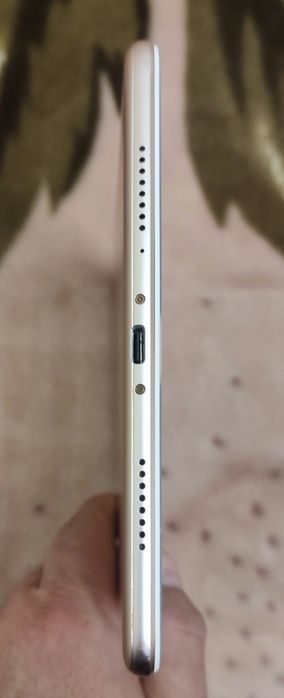 Продам Xiaomi MI Pad 4 plus 4/64  lte + приятные бонусы