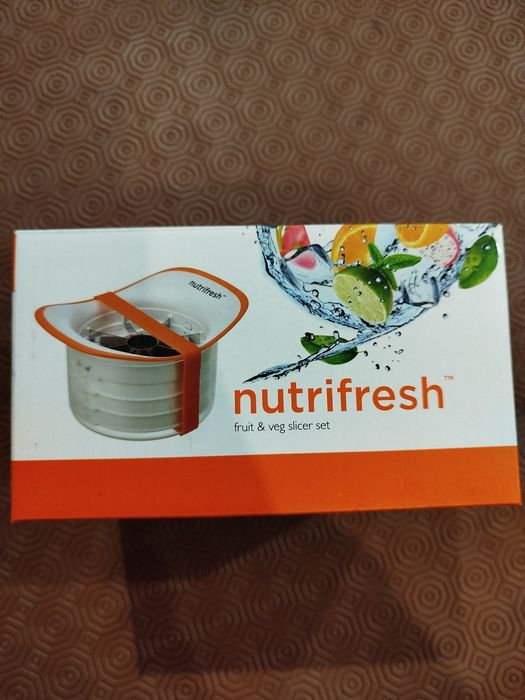 Fruit and vegetable cutting tool443938229233264641
