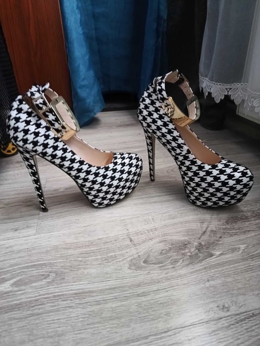 Buty damskie - Szpilki na platformie