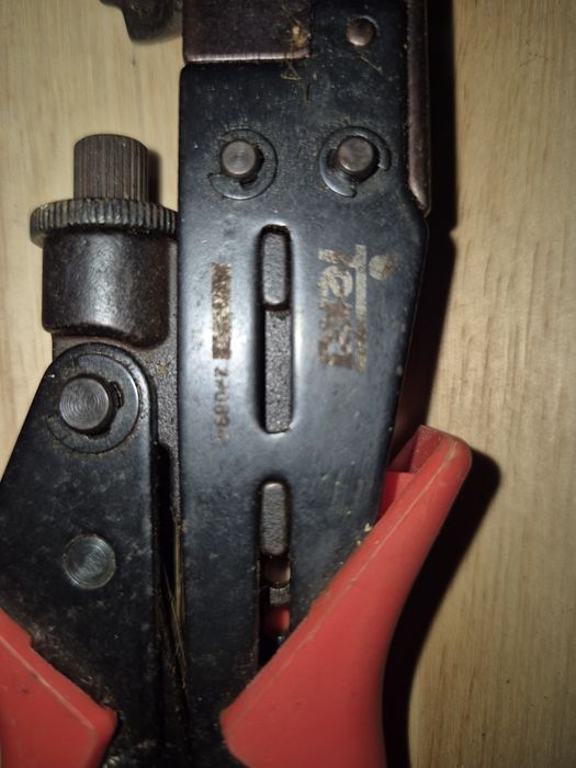 Alicate de compresão universal TEKA