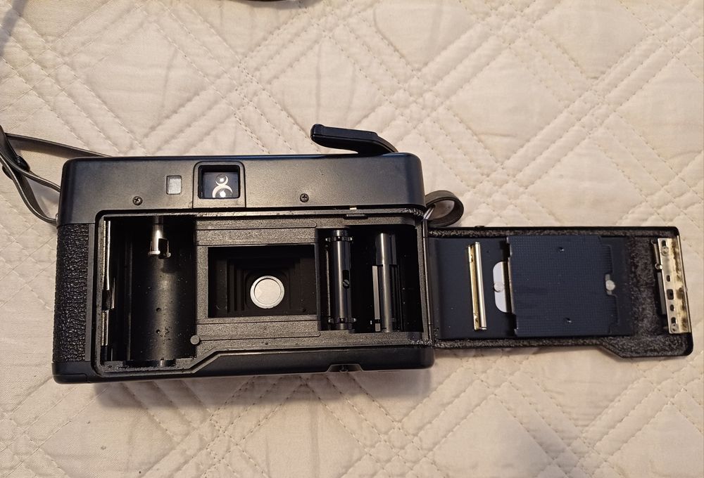 Máquina fotográfica Yashica MF2
