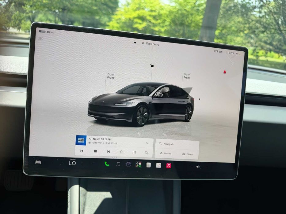 Tesla Model 3      2025
