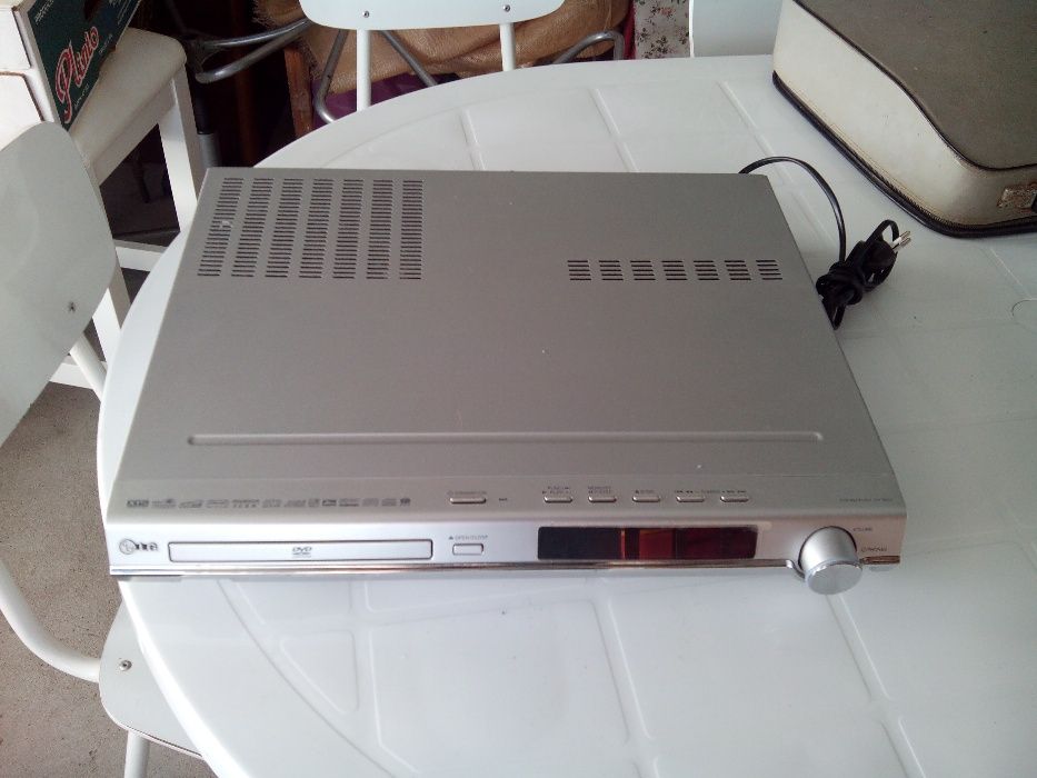 LG LH-W551 DVD/USB Cinema em casa 5.1 (para peças)