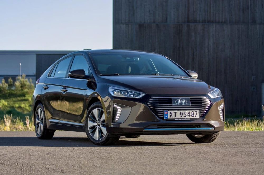 Гібридний Hyundai Ioniq 2017 року з Європи