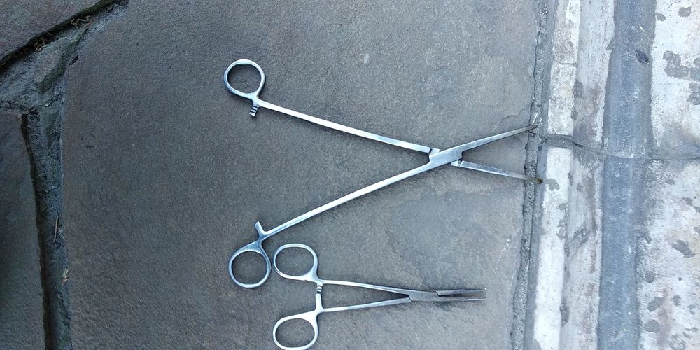 Медицинские зажимы.