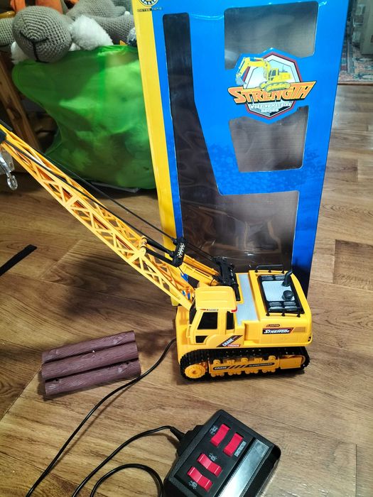 Машинки на пульту керування, кран