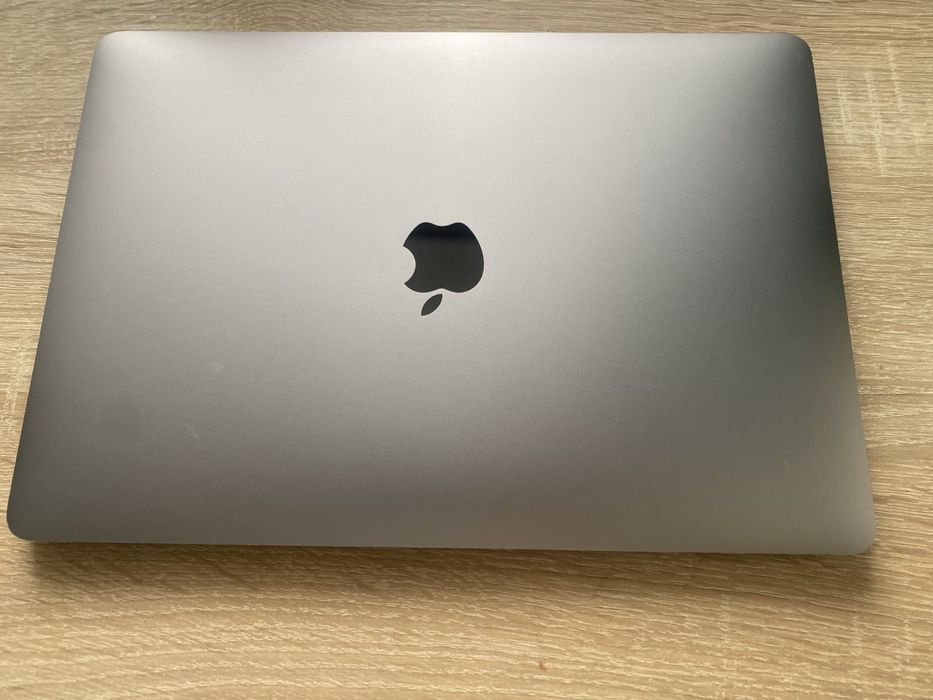 Продаю MacBook Pro 2019 ; i5,  ddr 8 gb, ssd 256gb.