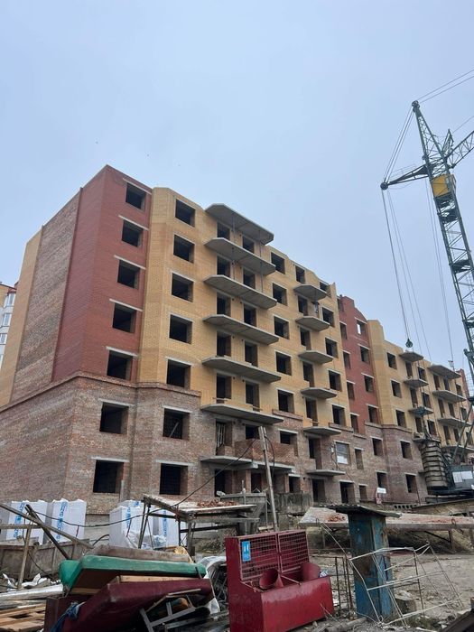 Продається квартира в цегляному будинку на Дружбі