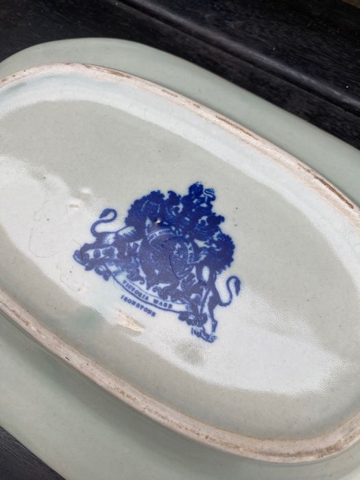 Travessa Vaca Inglesa Centenária Victoria Ware Ironstone 27,8 cm