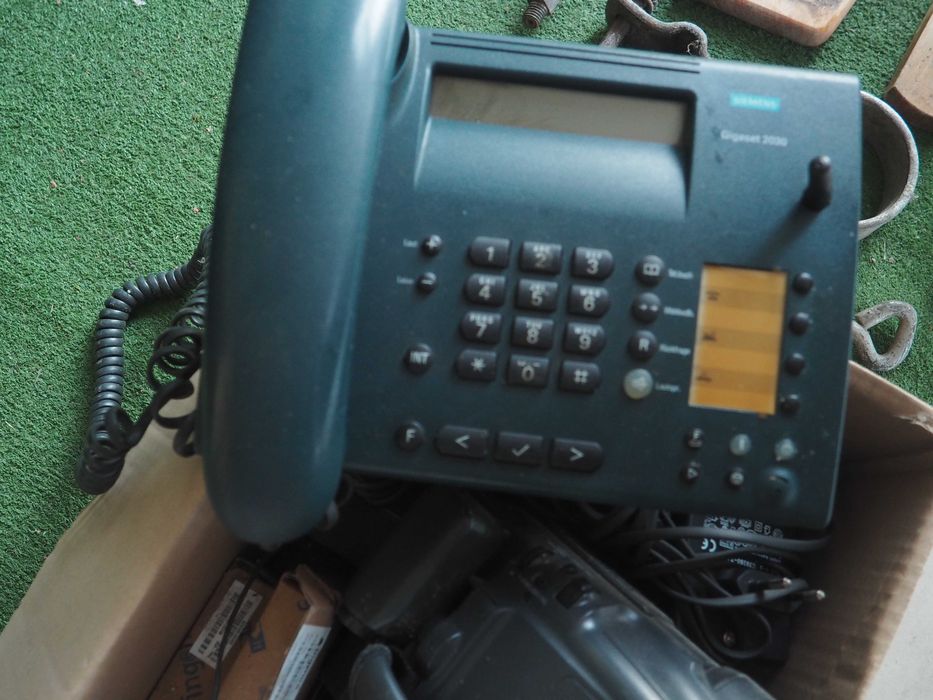 telefon 2 sztuki jak nowe oraz JVC kamera