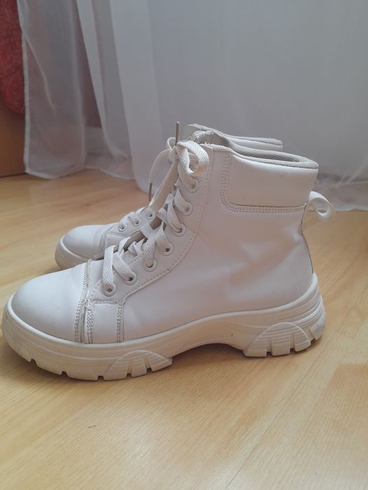 Buty damskie biały na jesień