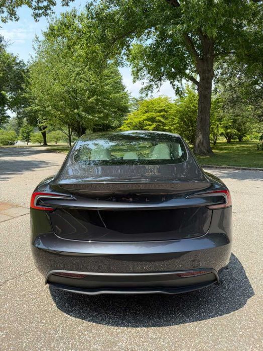 Tesla Model 3      2025
