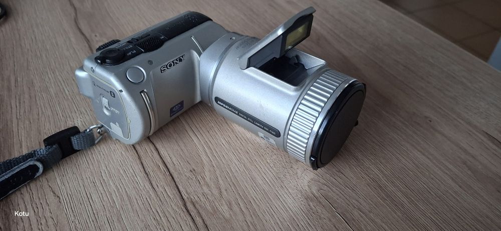 Aparat SONY DSC  F505