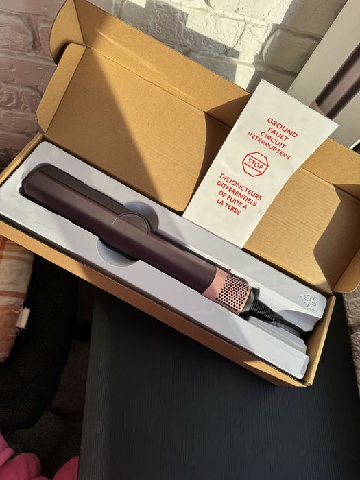 Продам фен Dyson Airstrait