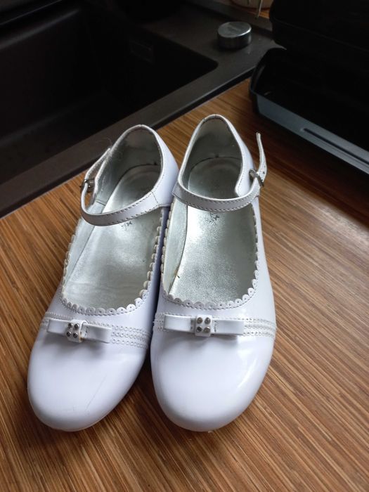 Pantofelki, buciki w rozmiarze 35