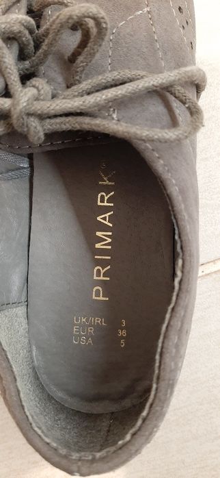 Sapato estilo Oxford cinza