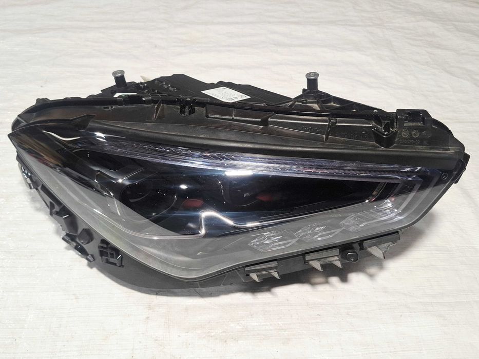 lampa przód przednia prawa mercedes cla ii 2 a118 w118 lift multibeam 2023-2025 a1189061401 cała ladna nie uszkodzona