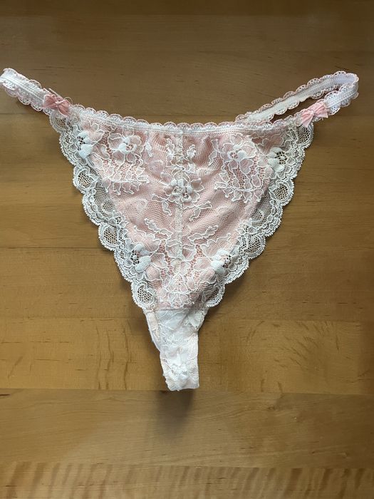 Freya Fantasie Brigitte L 40/42 stringi pudrowy róż 6875 morelowe brzoskwiniowe koronkowe stringi Freya