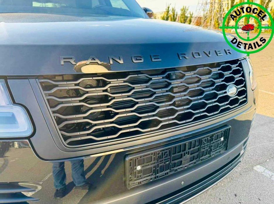 Решітка передня LR098082   Range Rover Vogue L405 EU.