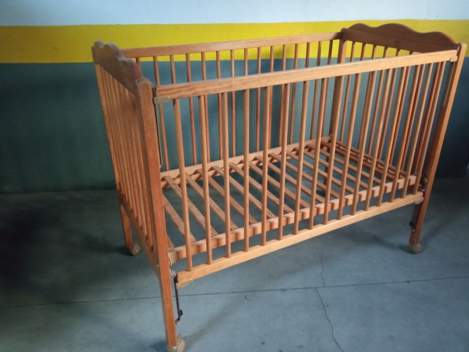 Cama  de bebe marca Trama