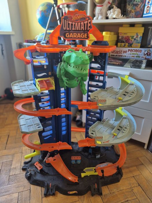 Zestaw Mattel Hot Wheels City  Mega Garaż Atak Dinozaura T-Rex