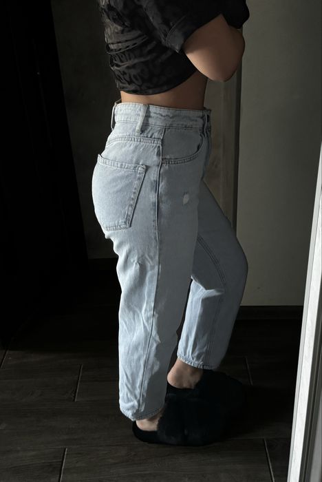 Блакитні джинси на низеньку дівчинку