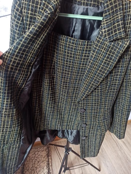 Твідовий костюм, жакет і спідниця