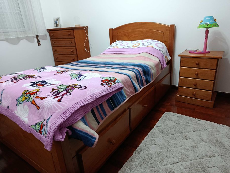 Cama solteiro com colchão, estrado e 3 gavetões