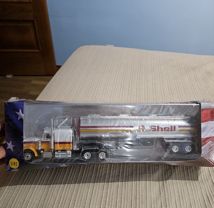 Camião Peterbilt 359 com Cisterna Shell 1/43
