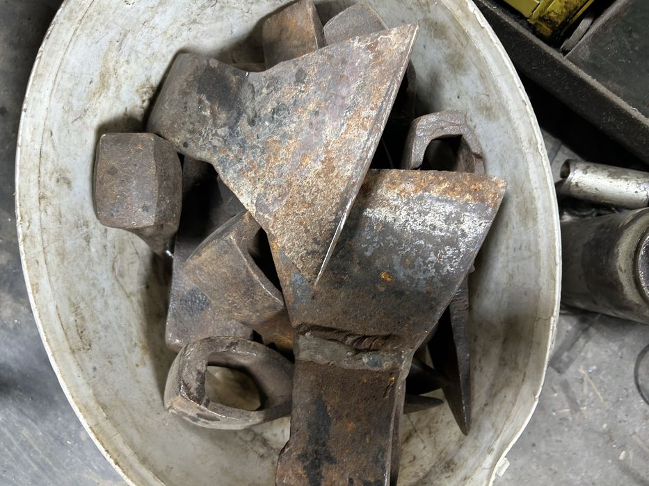 сокира радянських часів (тріснуті-варені)