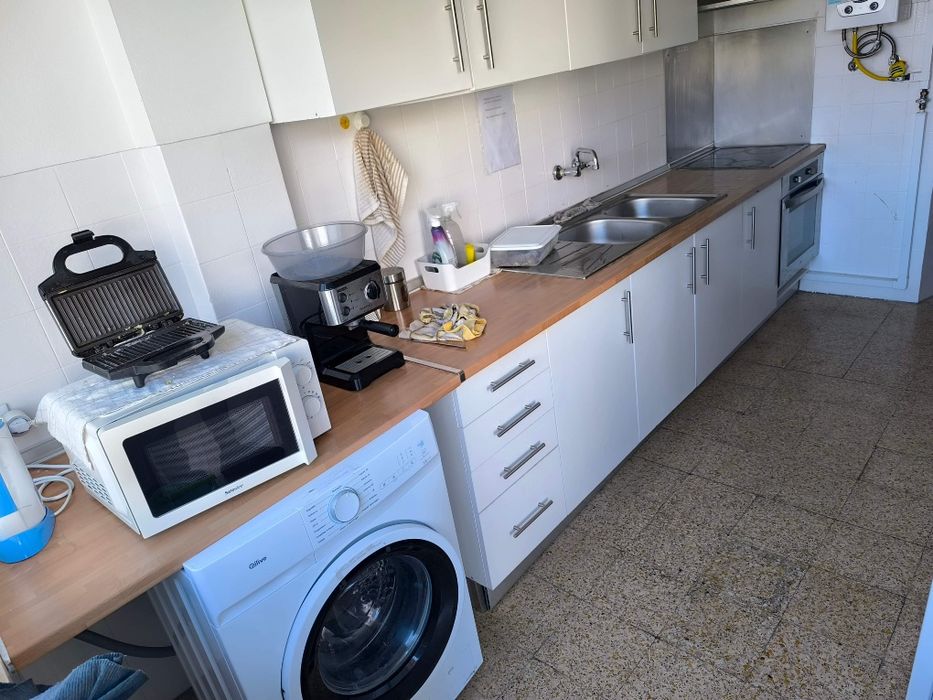 Arrenda se quarto para uma ou duas pessoas.