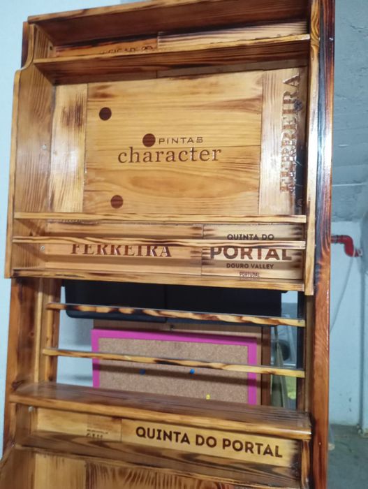 Garrafeira em Madeira nova