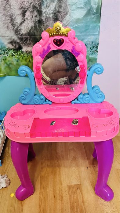 Дитячий косметичний столик, трюмо