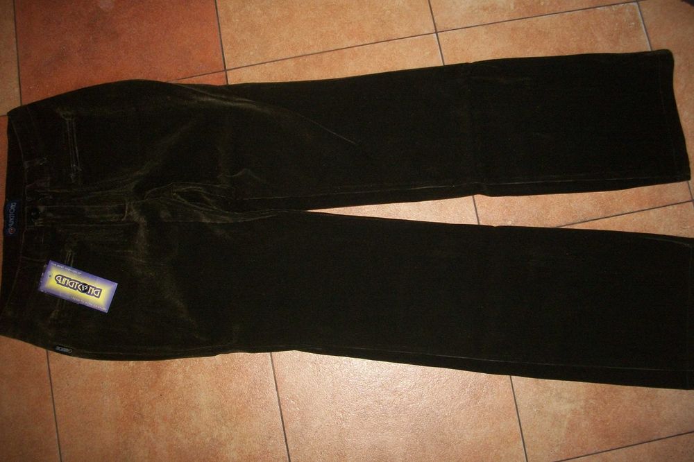 Spodnie damskie nowe