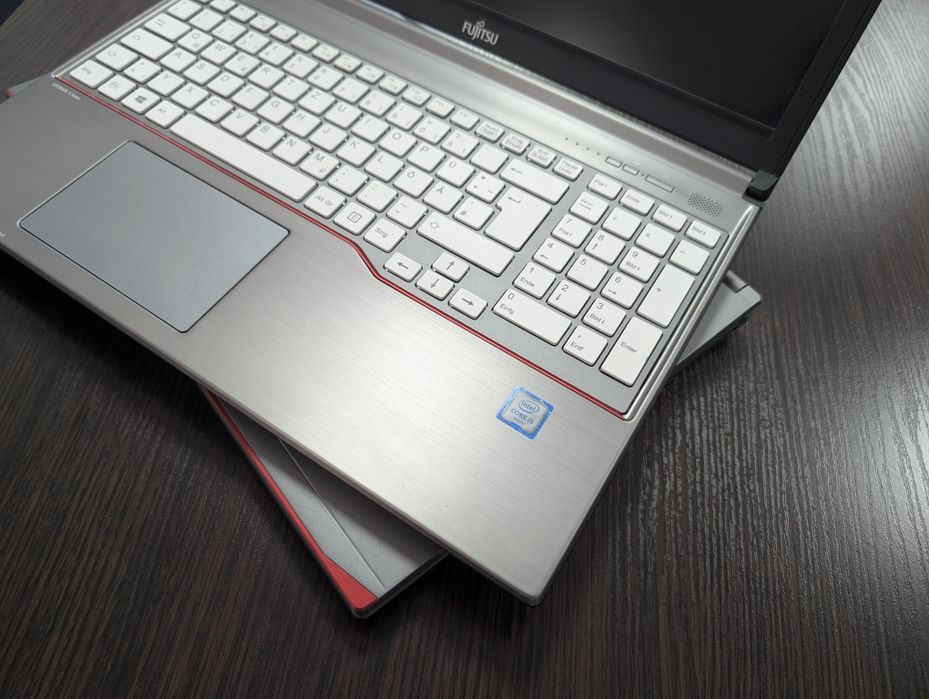 Ноутбук Fujitsu LIFEBOOK E756: Потужний та доступною ціною