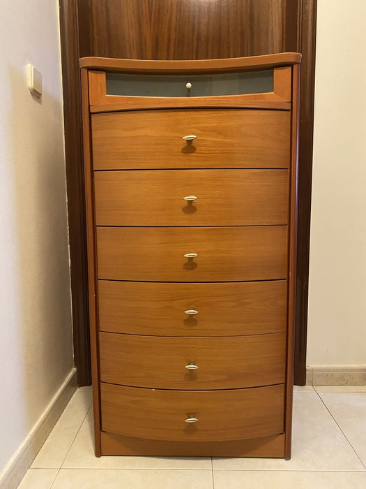 Cómoda com 7 gavetas