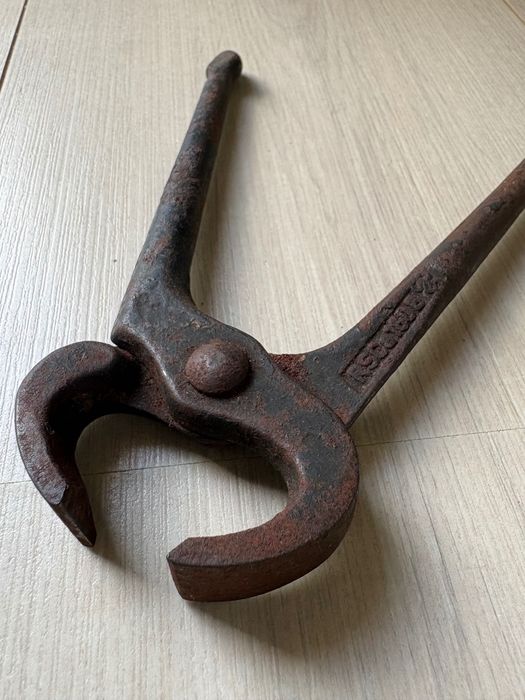 Torquês, alicate Antiguidade