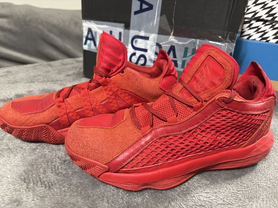 Фирменные кроссы adidas